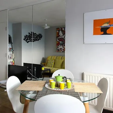 Angel, Bright & Colorful Flat Apartment